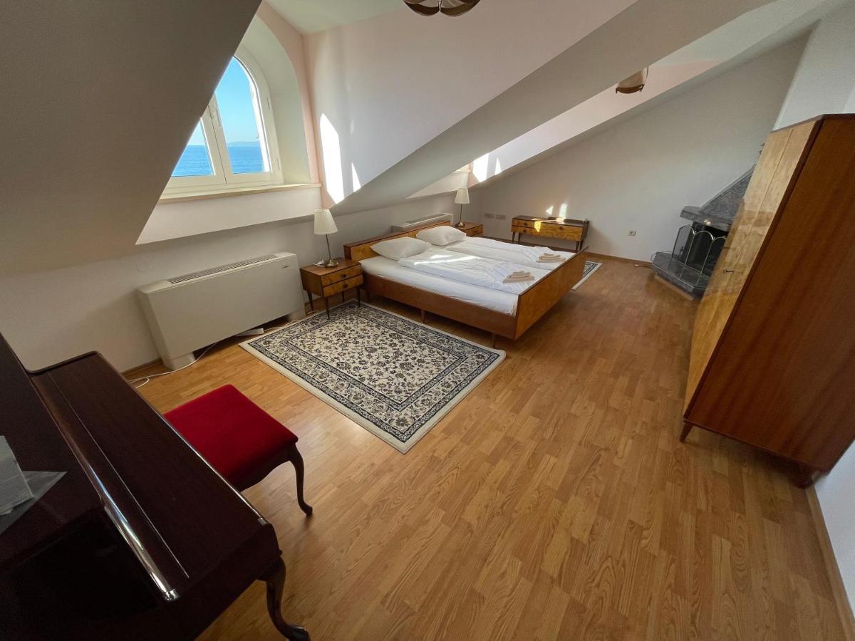 טרוגיר Luxury Seaside Villa With A Classic Mediterranean Olive Garden, A Fully Equipped Professional Kitchen, Pool, Sauna, Padle Boards And Canoe - Miolin Beach House מראה חיצוני תמונה