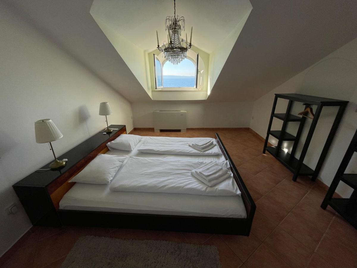 טרוגיר Luxury Seaside Villa With A Classic Mediterranean Olive Garden, A Fully Equipped Professional Kitchen, Pool, Sauna, Padle Boards And Canoe - Miolin Beach House מראה חיצוני תמונה