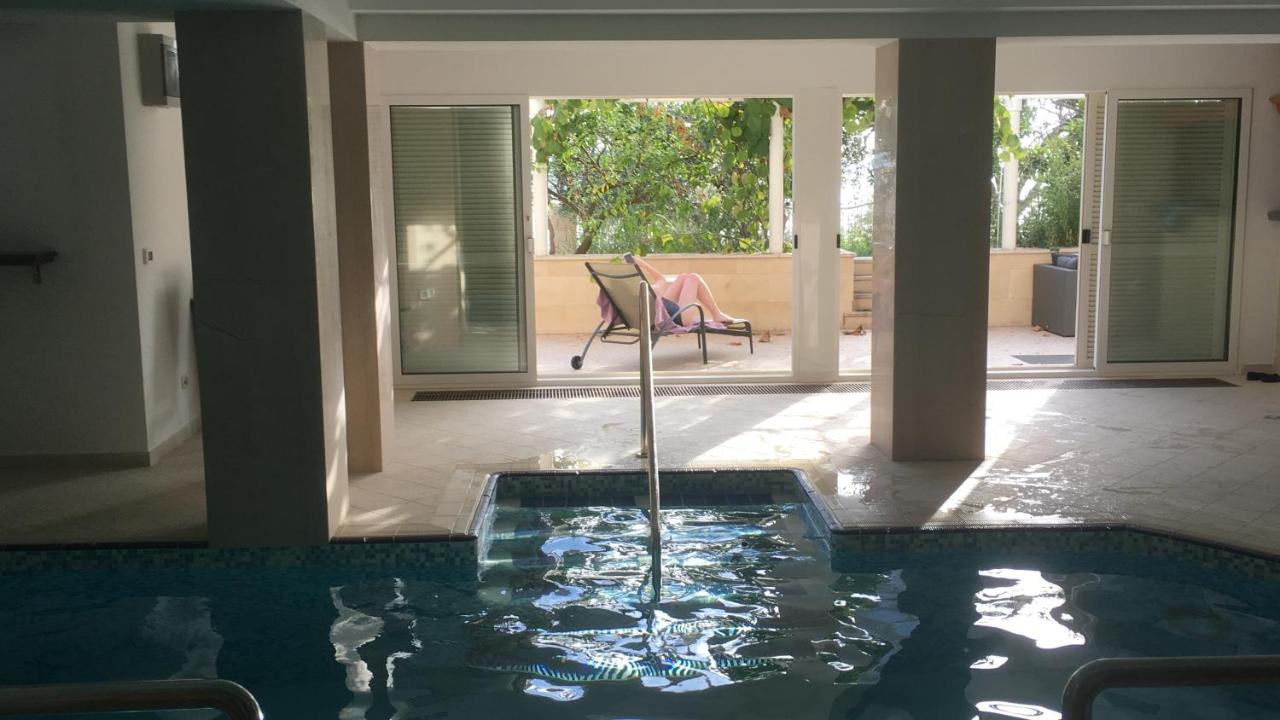 טרוגיר Luxury Seaside Villa With A Classic Mediterranean Olive Garden, A Fully Equipped Professional Kitchen, Pool, Sauna, Padle Boards And Canoe - Miolin Beach House מראה חיצוני תמונה