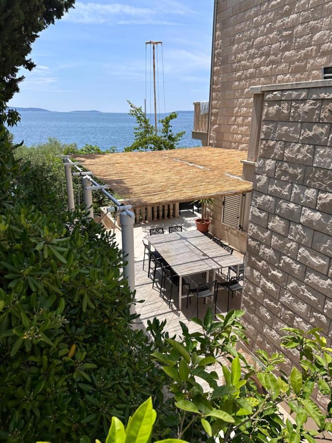 טרוגיר Luxury Seaside Villa With A Classic Mediterranean Olive Garden, A Fully Equipped Professional Kitchen, Pool, Sauna, Padle Boards And Canoe - Miolin Beach House מראה חיצוני תמונה