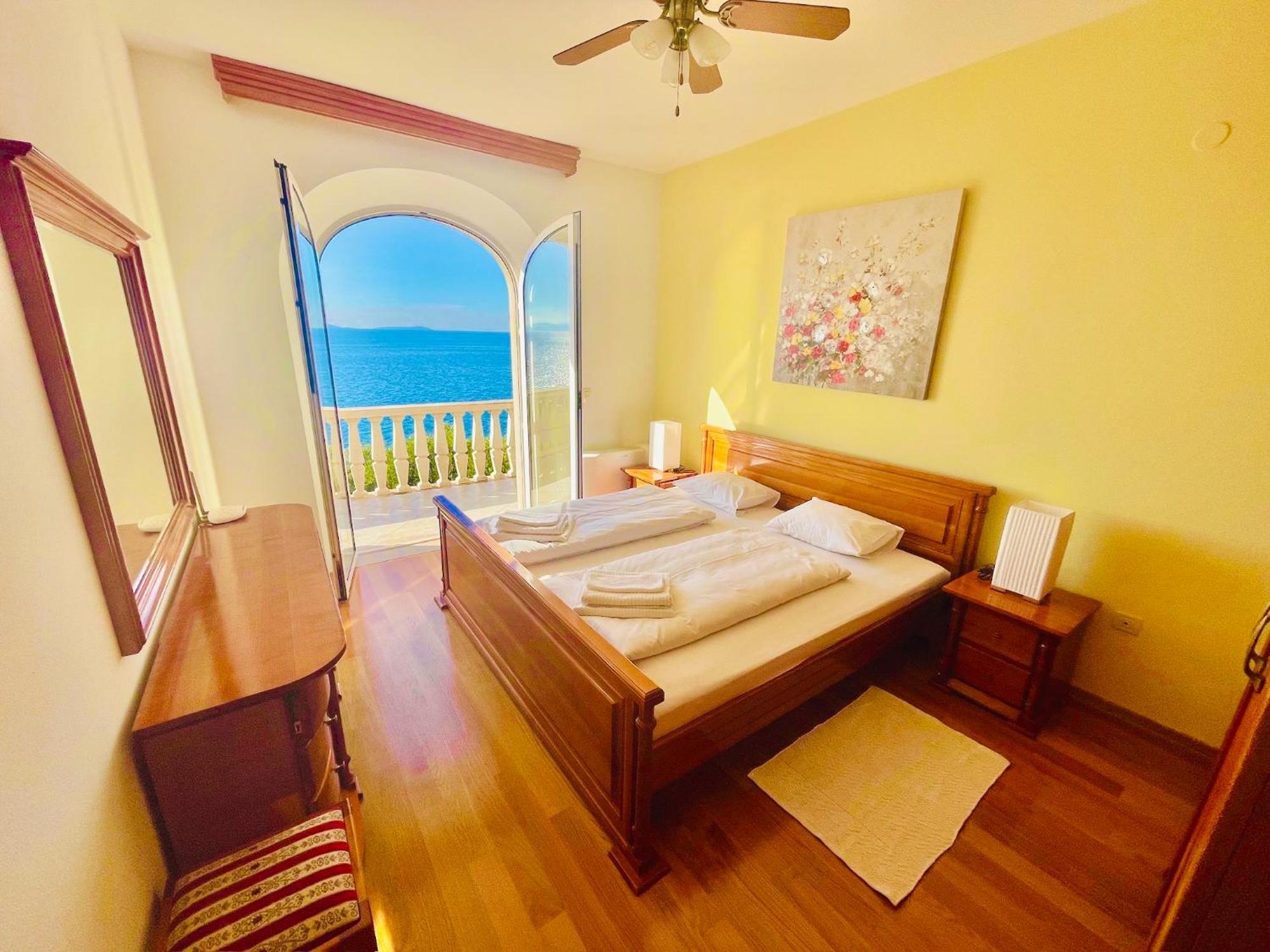 טרוגיר Luxury Seaside Villa With A Classic Mediterranean Olive Garden, A Fully Equipped Professional Kitchen, Pool, Sauna, Padle Boards And Canoe - Miolin Beach House מראה חיצוני תמונה