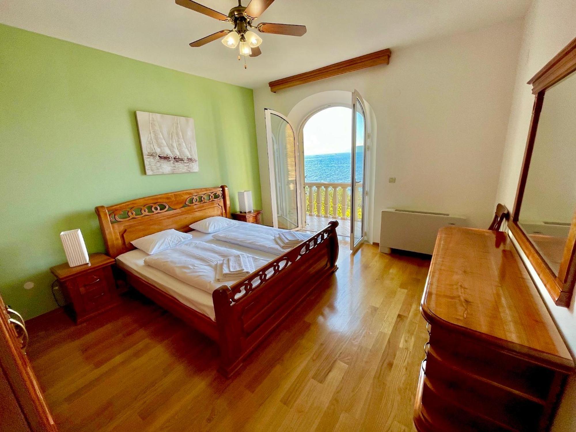 טרוגיר Luxury Seaside Villa With A Classic Mediterranean Olive Garden, A Fully Equipped Professional Kitchen, Pool, Sauna, Padle Boards And Canoe - Miolin Beach House מראה חיצוני תמונה