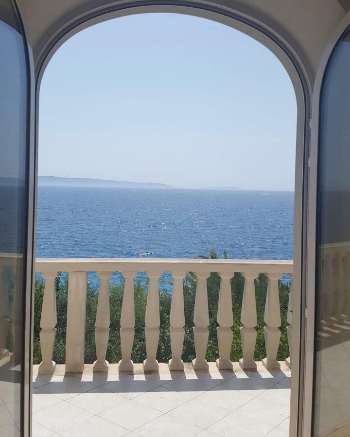 טרוגיר Luxury Seaside Villa With A Classic Mediterranean Olive Garden, A Fully Equipped Professional Kitchen, Pool, Sauna, Padle Boards And Canoe - Miolin Beach House מראה חיצוני תמונה