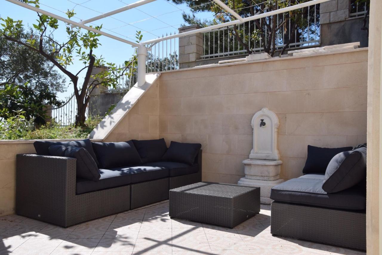 טרוגיר Luxury Seaside Villa With A Classic Mediterranean Olive Garden, A Fully Equipped Professional Kitchen, Pool, Sauna, Padle Boards And Canoe - Miolin Beach House מראה חיצוני תמונה